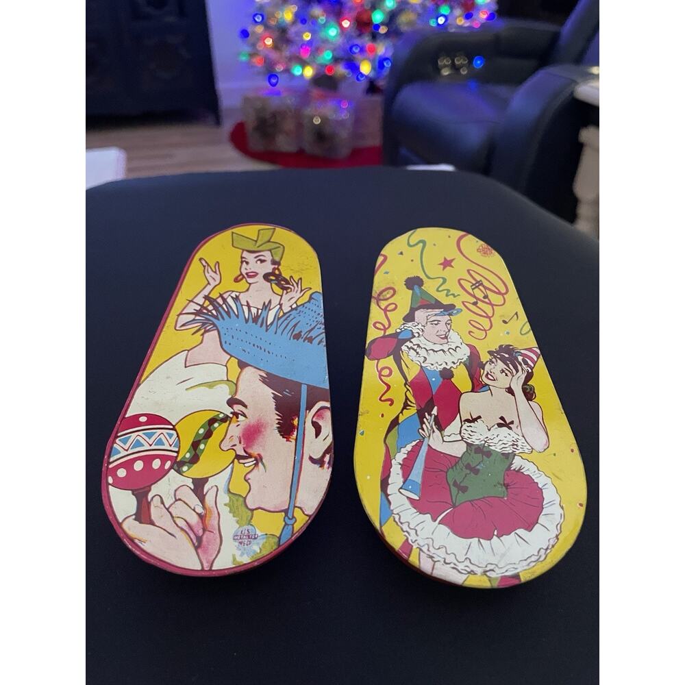 Vintage Lithographed Ratchet Noisemakers U.S. Metal Toy Mfg Co.‎ Set of 2 Work!